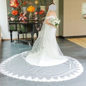 En Vogue Lace Cathedral Veil with Blusher